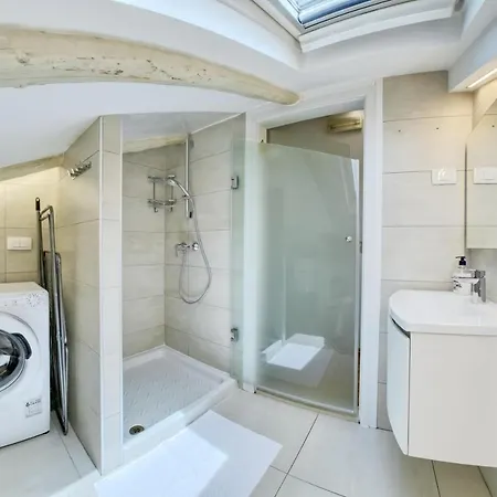 Light In Appartement Pula