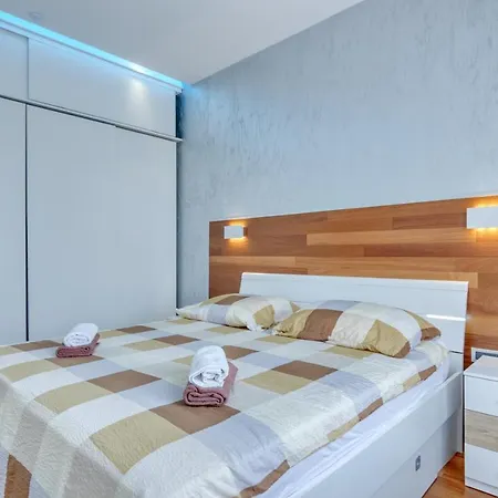 Light In Appartement Pula