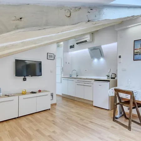 Apartament Light In *