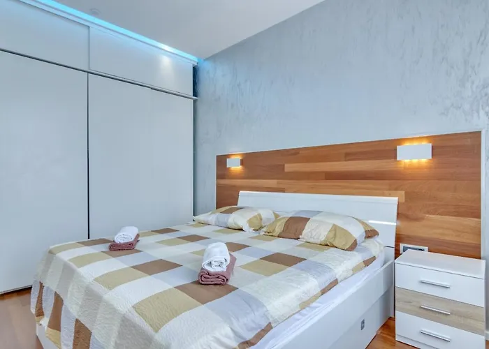 Light In דירה פולה